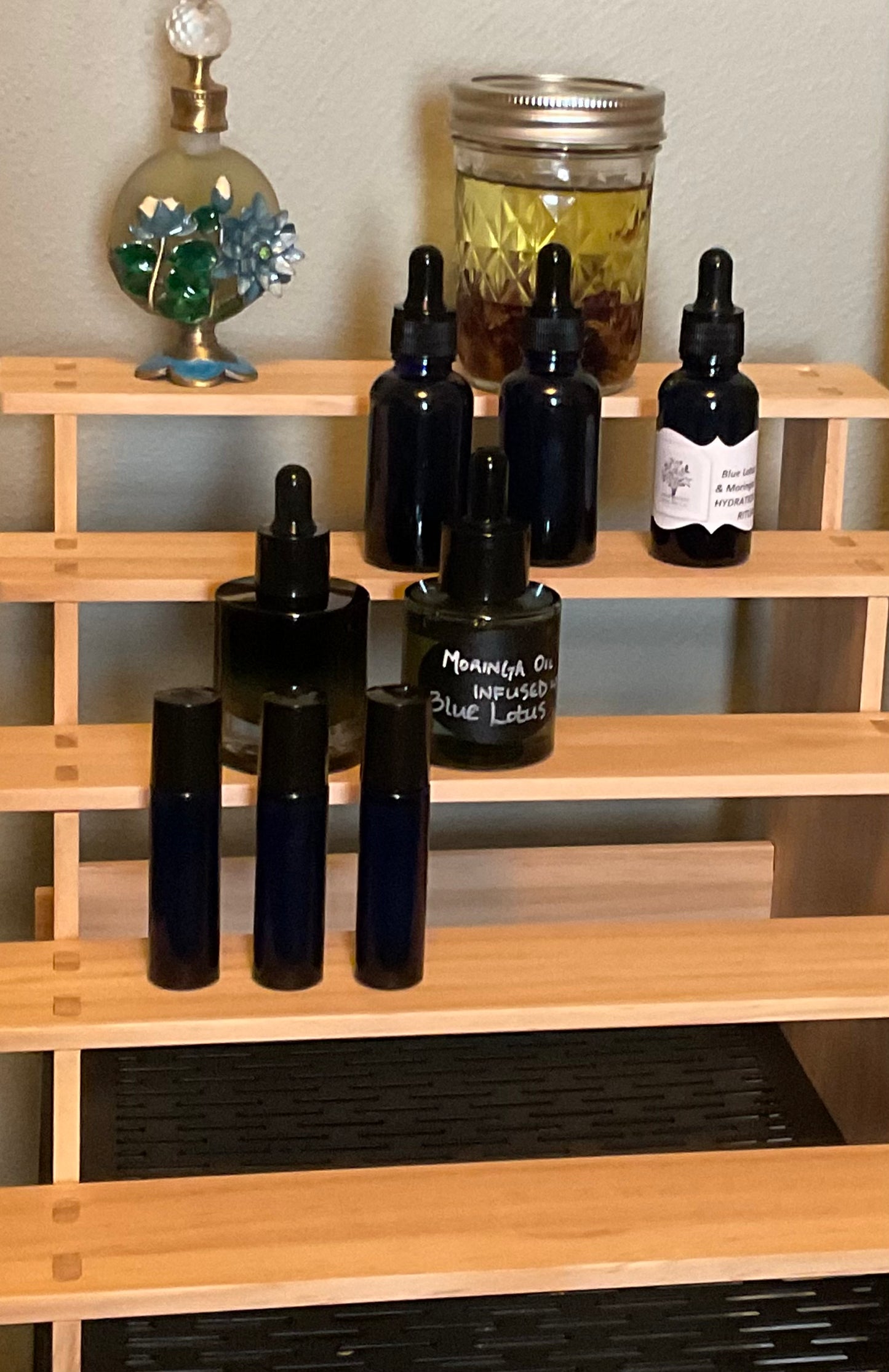 Blue Lotus & Moringa Oil – Luxurious Hydration & Divine Radiance